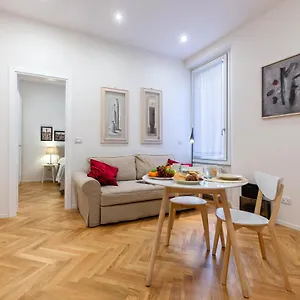  Apartment Piazza Del Nettuno Italy